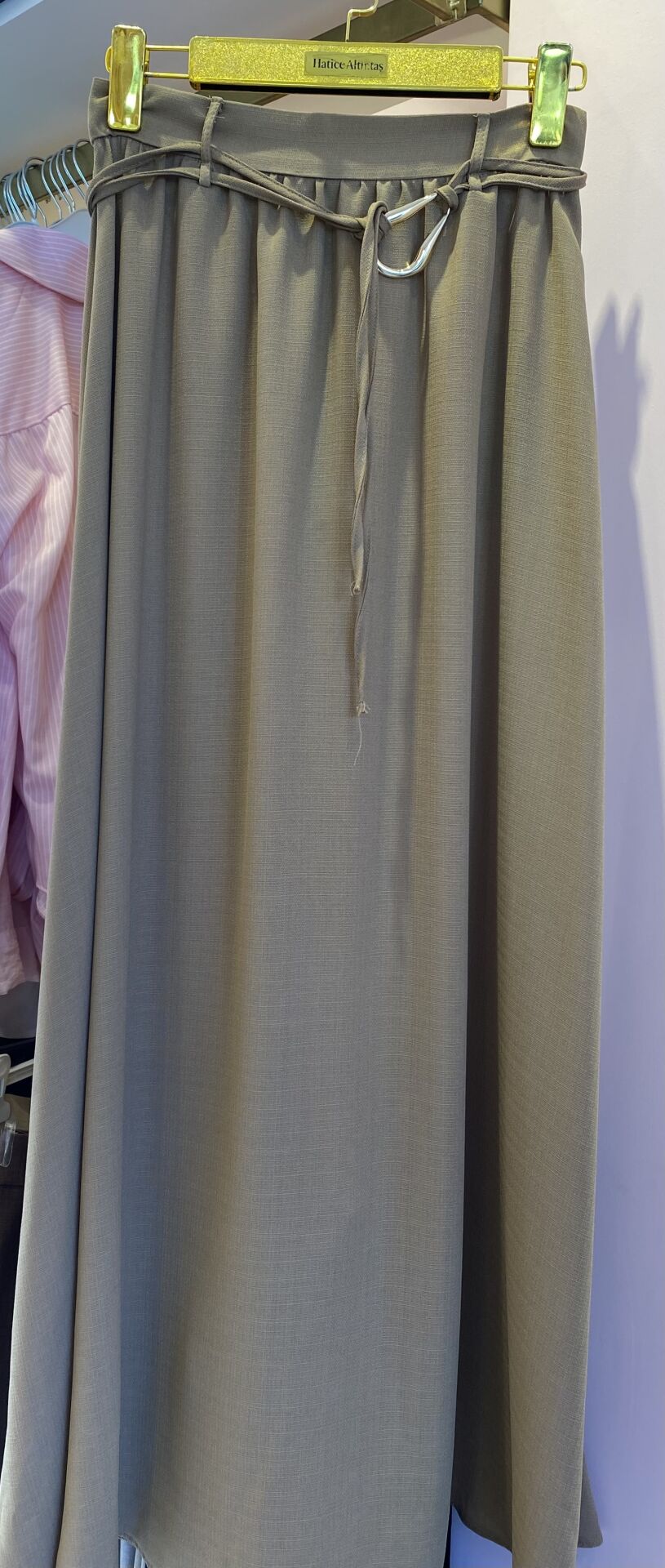 SÜTLÜ KAHVE BELİ TOKALI UZUN ETEK