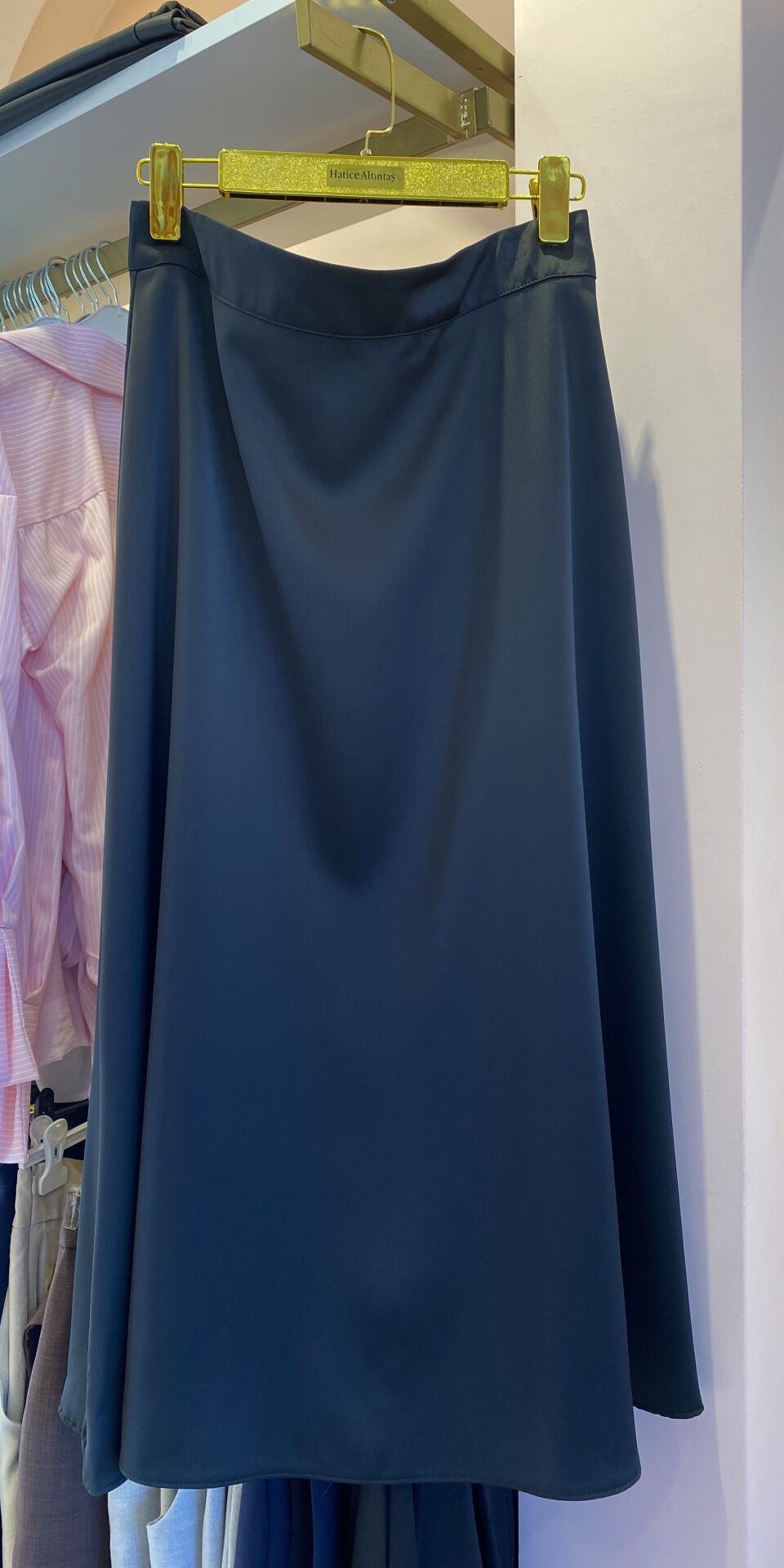 SİYAH SATEN UZUN ETEK