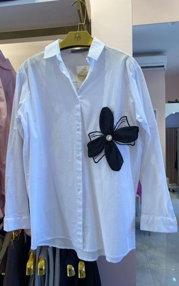 BEYAZ SİYAH ÇİÇEKLİ GÖMLEK