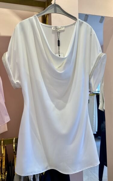 BEYAZ DEGAJE YAKA KOLLARI İŞLEMELİ BLUZ