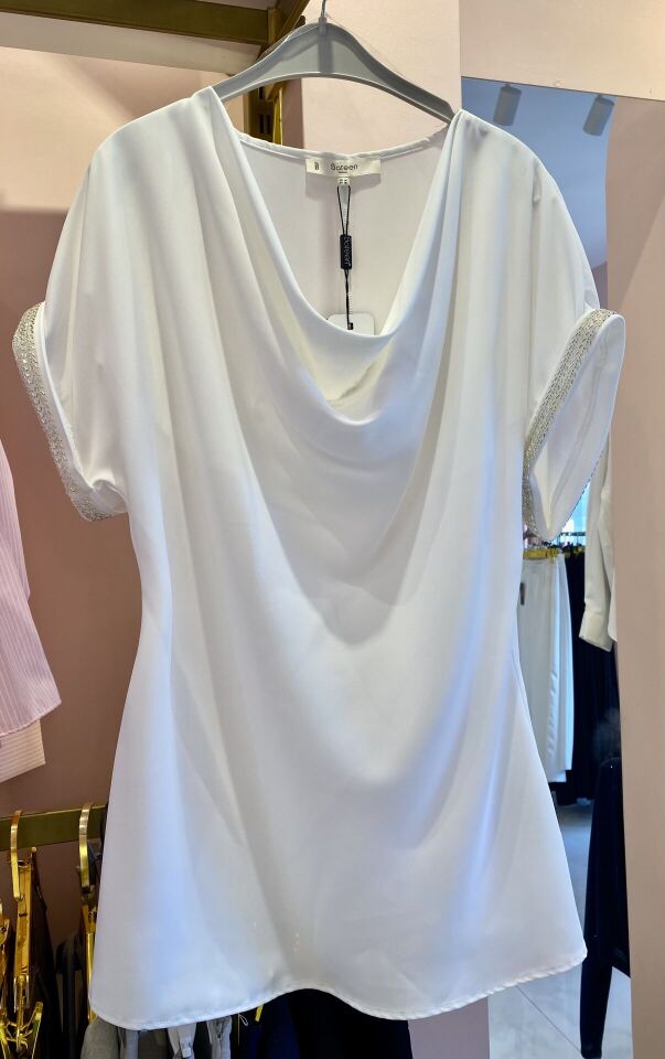 BEYAZ DEGAJE YAKA KOLLARI İŞLEMELİ BLUZ