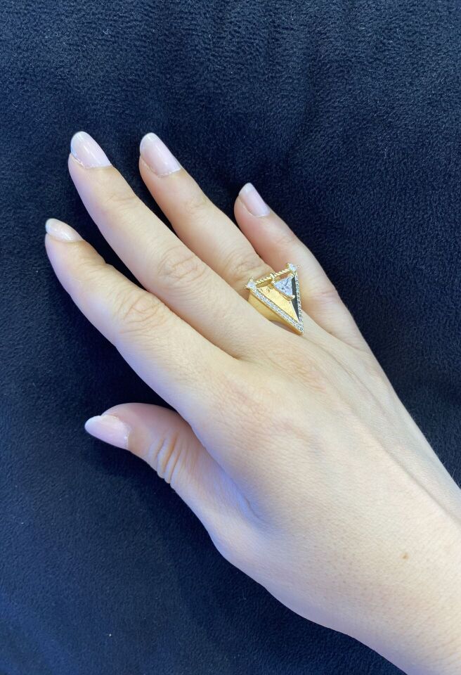 GOLD ÜÇGEN PIRLANTALI YÜZÜK