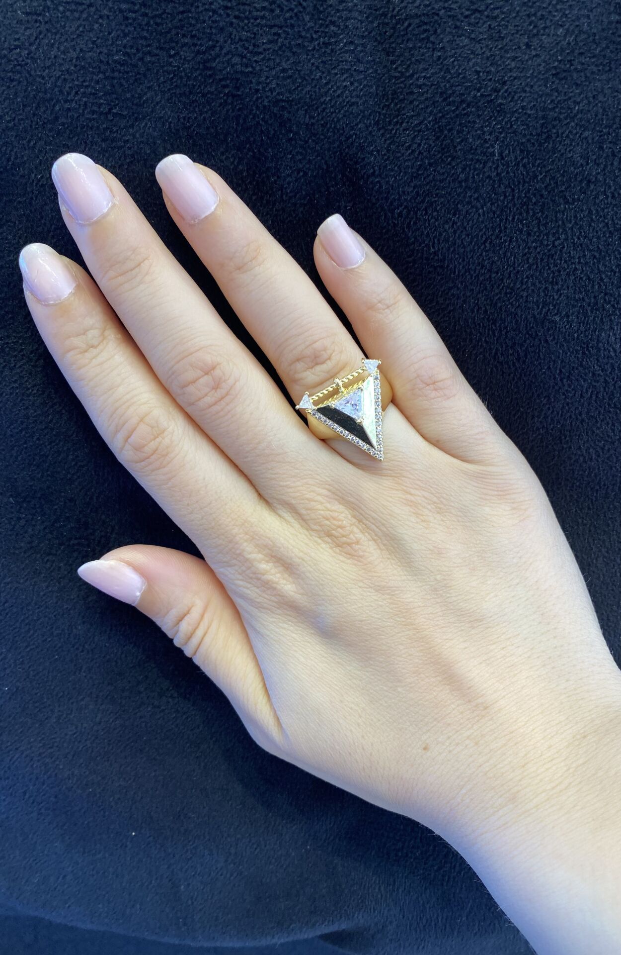 GOLD ÜÇGEN PIRLANTALI YÜZÜK