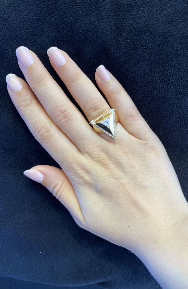 GOLD ÜÇGEN PIRLANTALI YÜZÜK