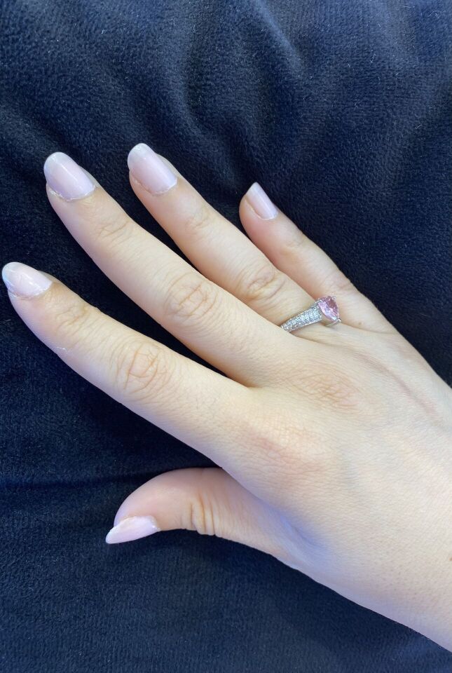 PEMBE KALPLİ PIRLANTA YÜZÜK