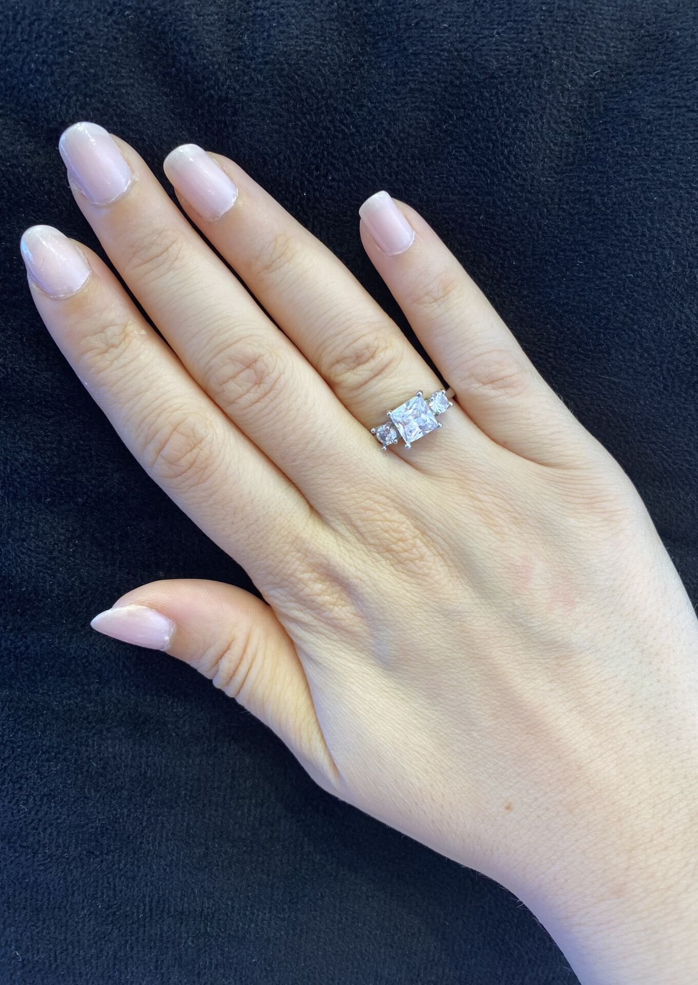 ÜÇ TAŞLI PIRLANTA YÜZÜK