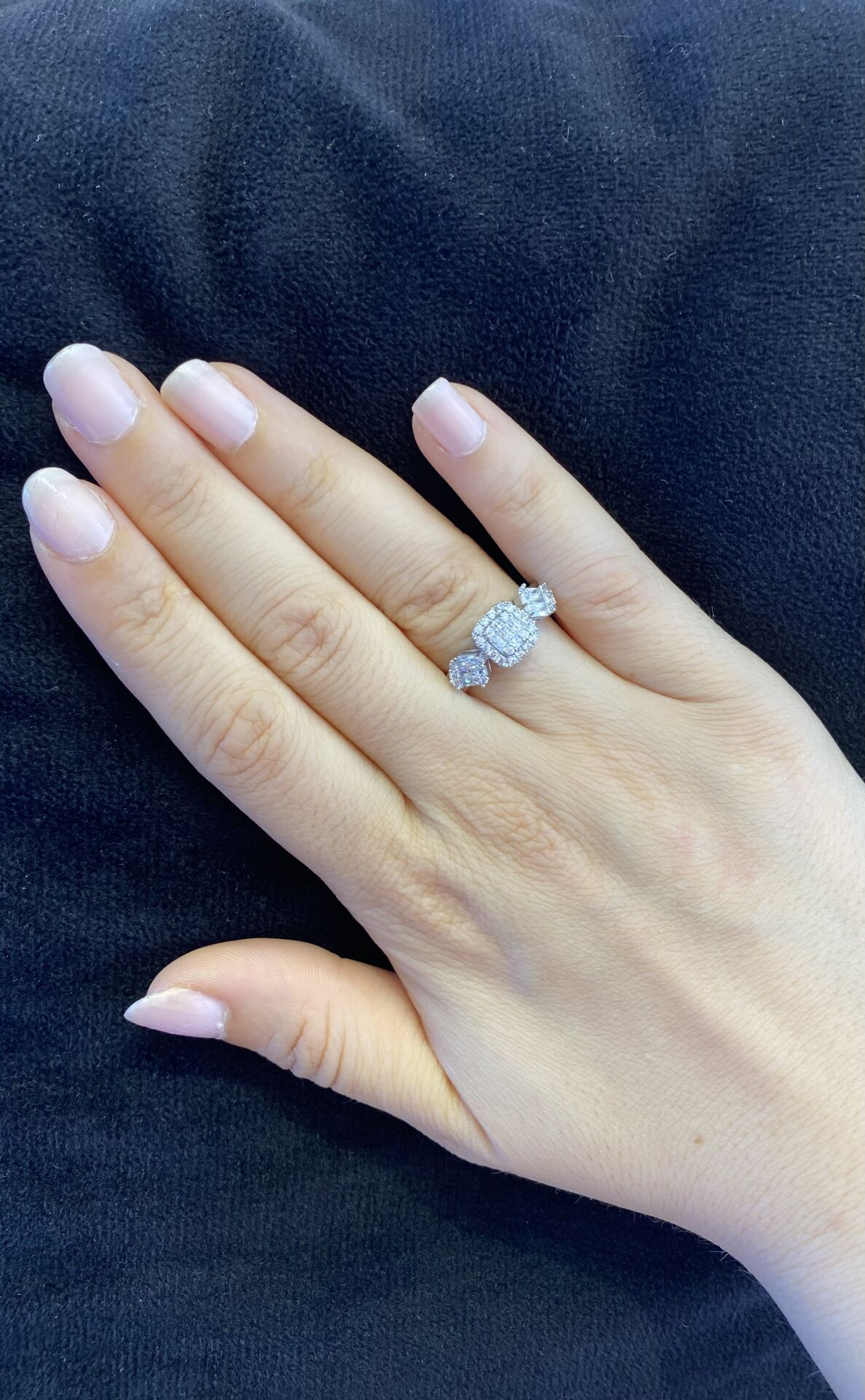 ÜÇ TAŞLI BAGET PIRLANTA YÜZÜK