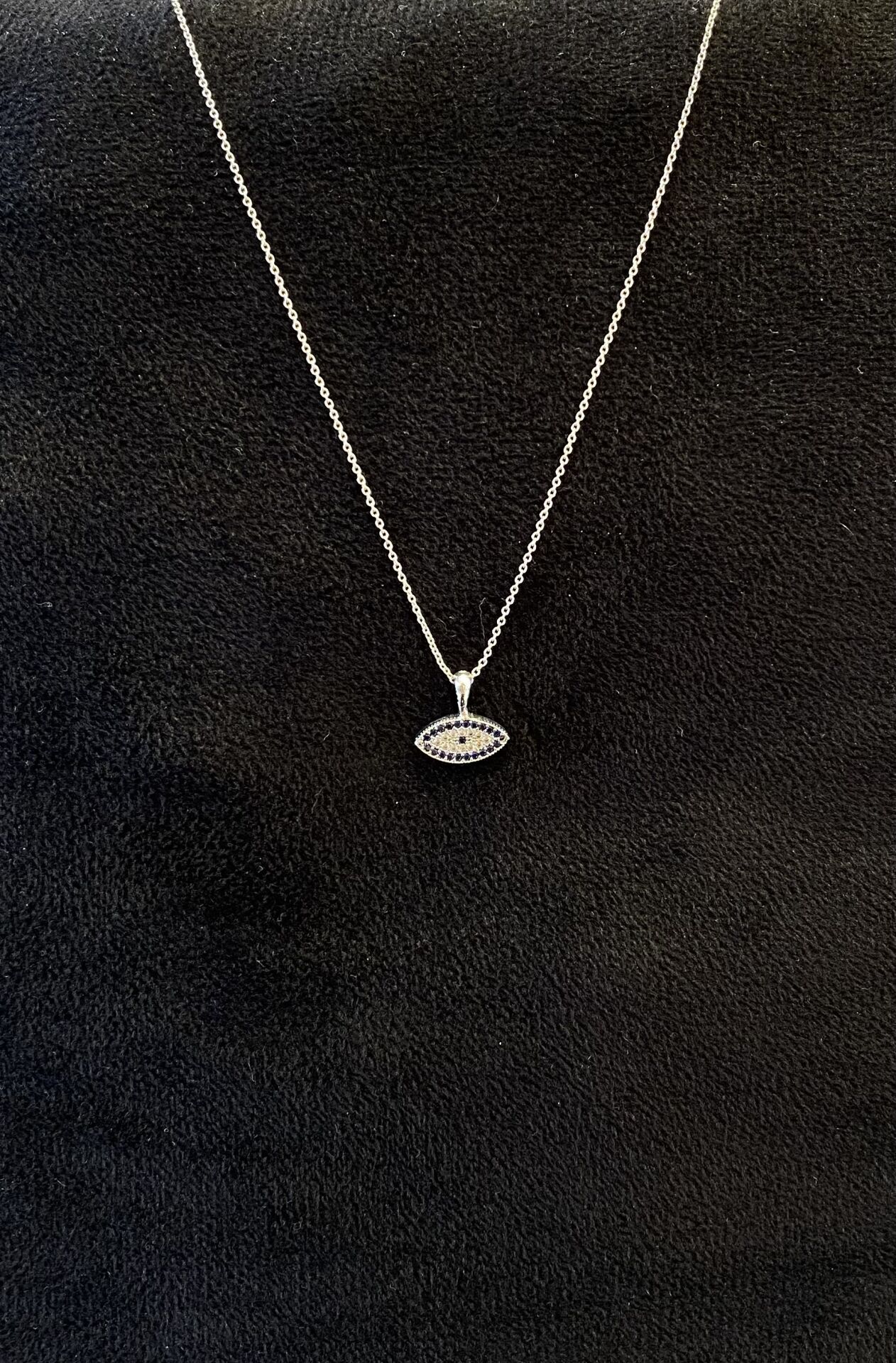 GÜMÜŞ GÖZ MOTİFLİ KOLYE