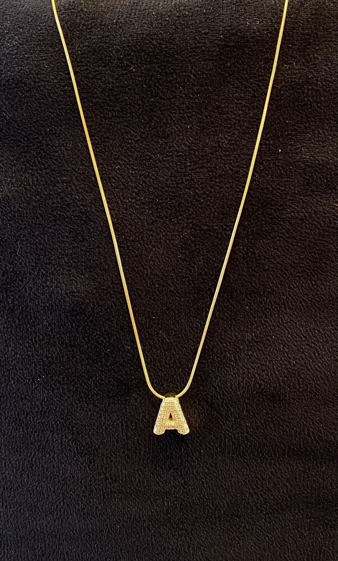 A HARFLİ GOLD KOLYE