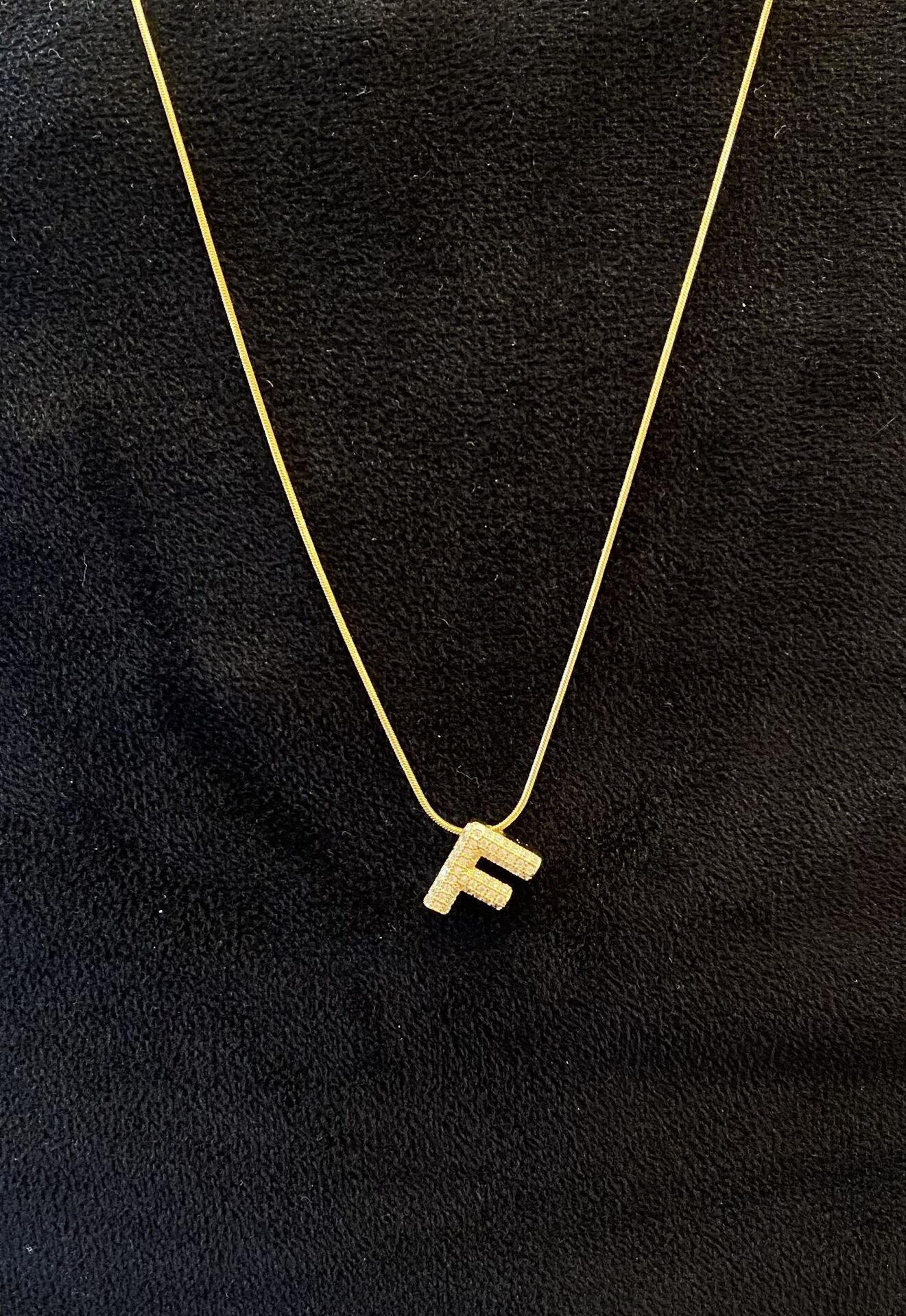 F HARFLİ GOLD KOLYE