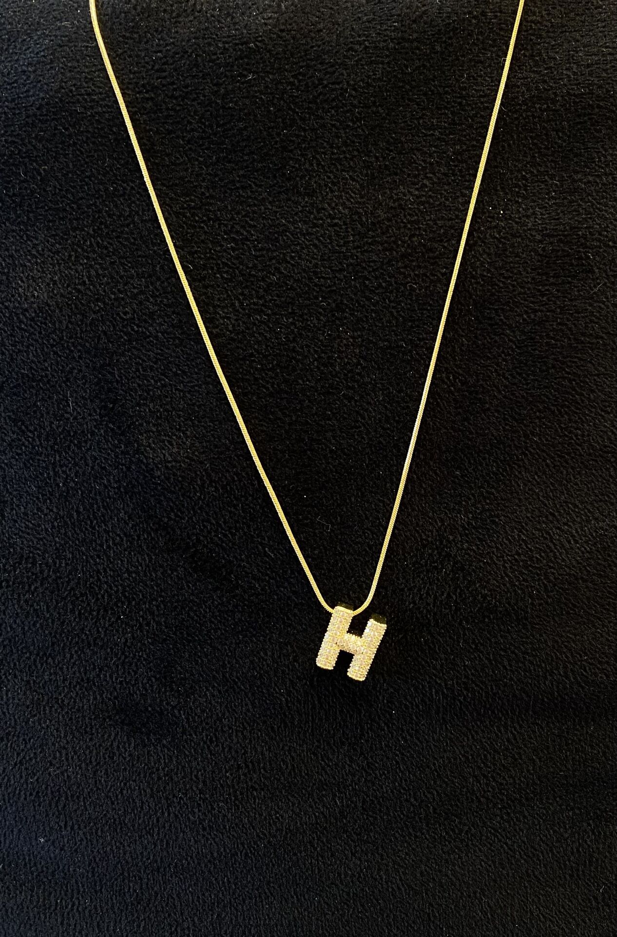 H HARFLİ GOLD KOLYE