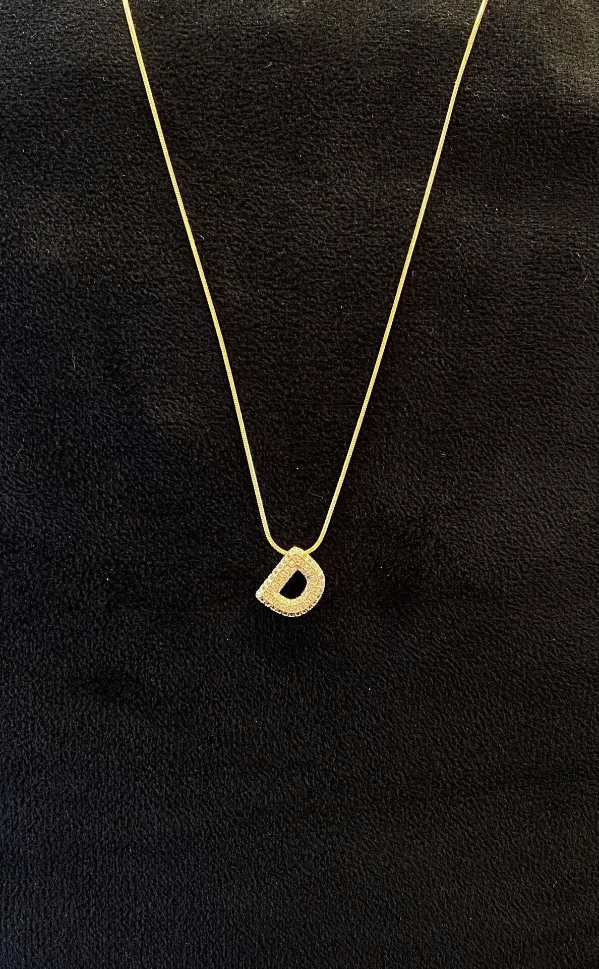 D HARFLİ GOLD KOLYE