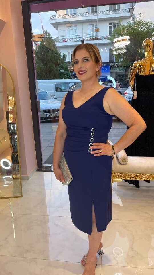 SAKS MAVİ TAŞ DÜĞMELİ BÜYÜK BEDEN ABİYE ELBİSE