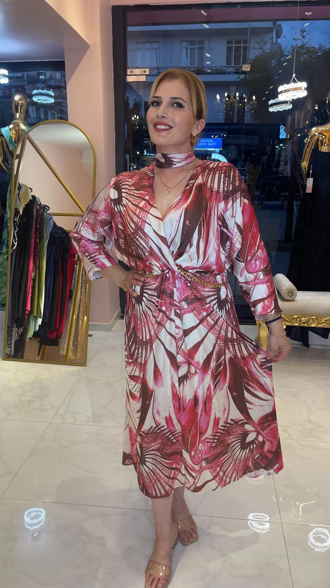 PEMBE ÇOK DESENLİ GOLD ZİNCİRLİ BÜYÜK BEDEN ABİYE ELBİSE