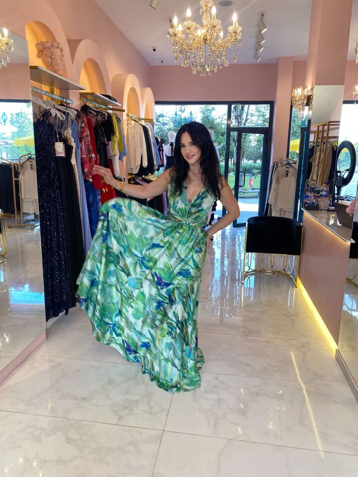 ÇOK DESELİ SIRTI ÇAPRAZ BANTLI İPEK SATEN ABİYE