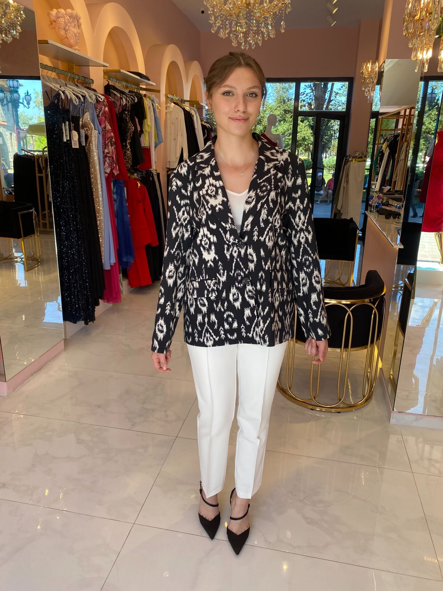 SIRTI DÜĞMELİ SİYAH BEYAZ CEKET