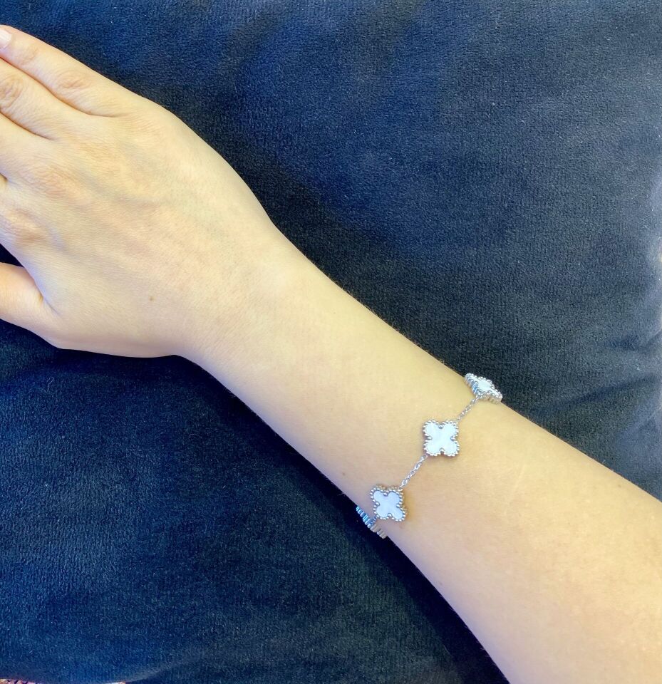 GÜMÜŞ YONCA MOTİFLİ BİLEKLİK