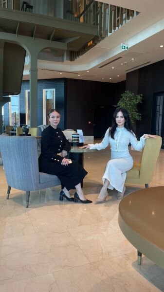 SİYAH GOLD DÜĞMELİ TWÜVİT TAKIM