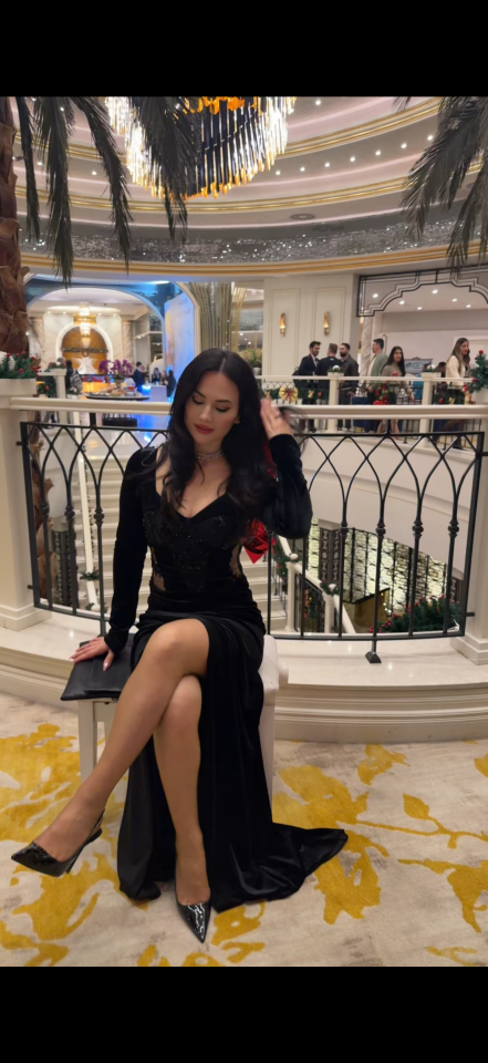 SİYAH TRANSPARAN SIRT DEKOLTELİ UZUN ELBİSE