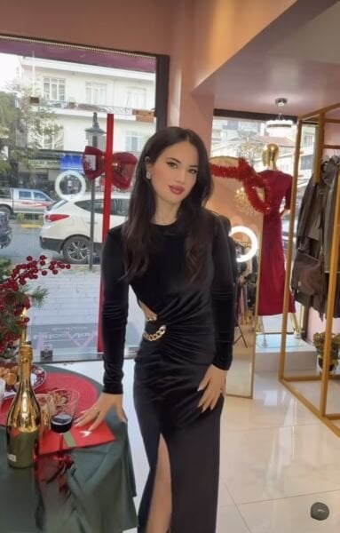 KIRMIZI KADİFE BEL DEKOLTE DETAY UZUN ELBİSE