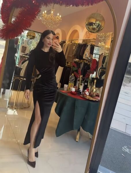 KIRMIZI KADİFE BEL DEKOLTE DETAY UZUN ELBİSE