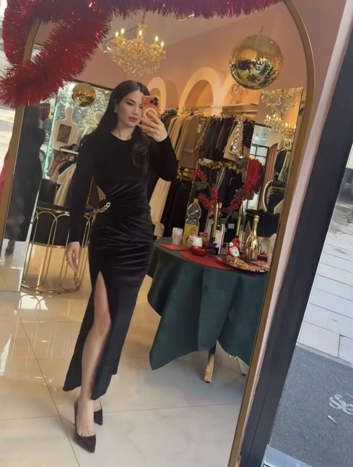 KIRMIZI KADİFE BEL DEKOLTE DETAY UZUN ELBİSE