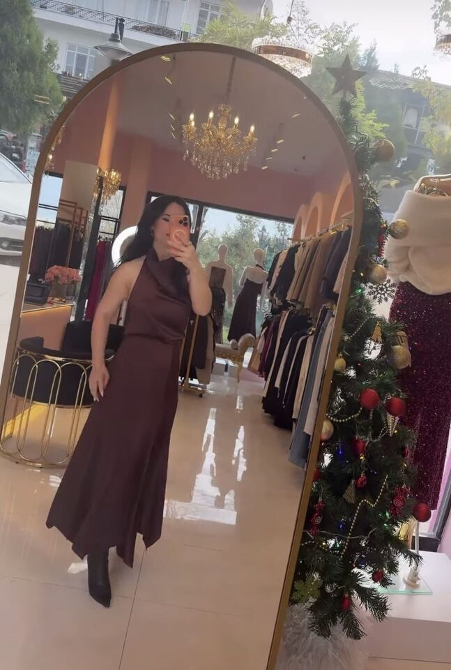 SATEN BOYUNDAN DÜĞMELİ KAHVE BLUZ